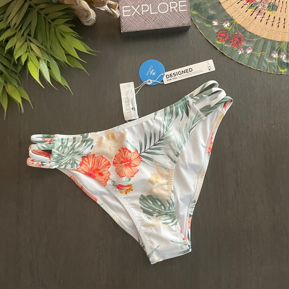 Cupshe bottoms. New with tags